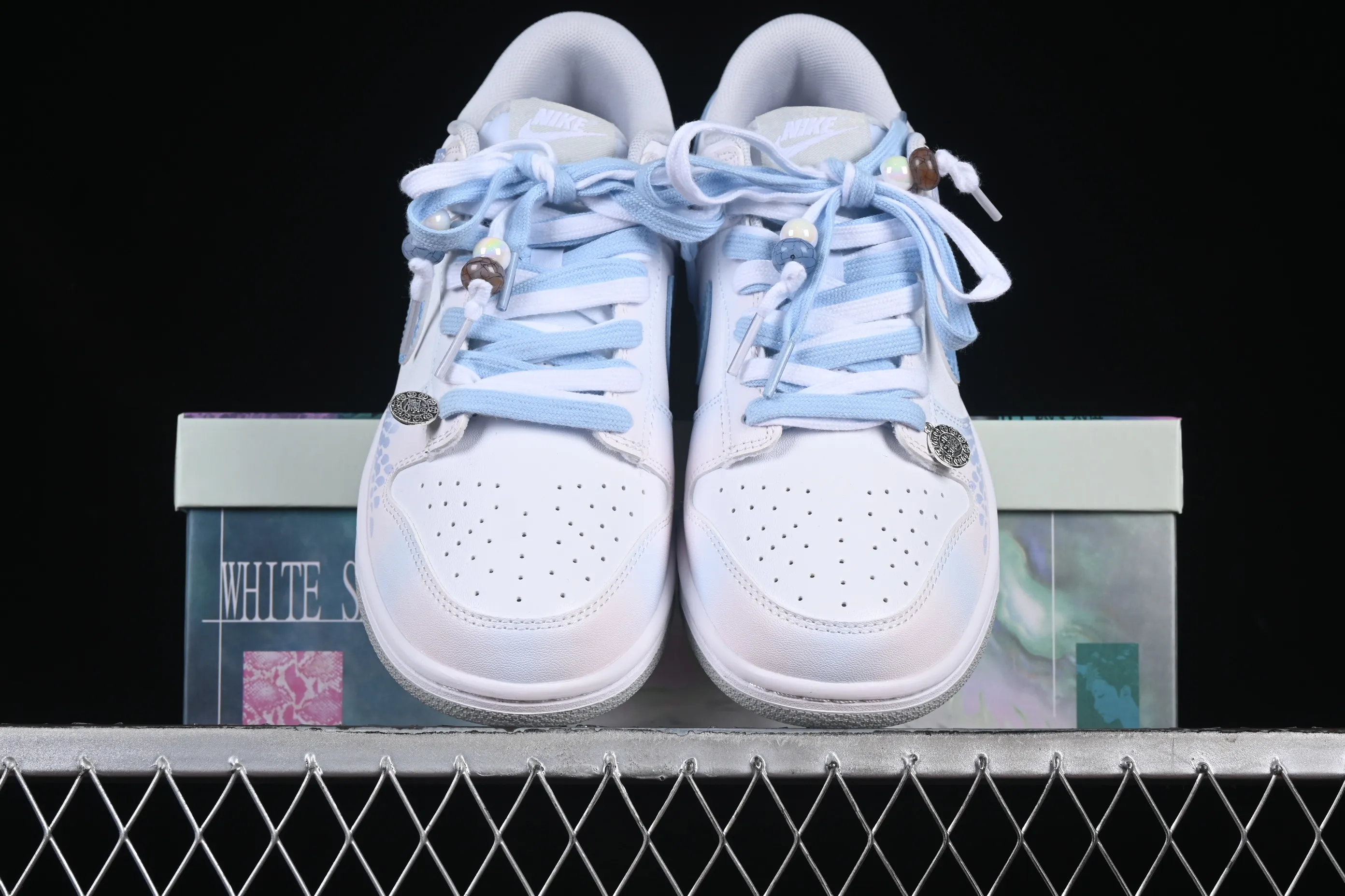All Categories Nk SB Dunk Series Nk SB Dunk Low Low-top sneakers Nk Dunk CNY Year of the Snake Steam Puppet New Chinese style Chinese style gift box Pearl of the Snake Low-top casual sneakers DD1391-103